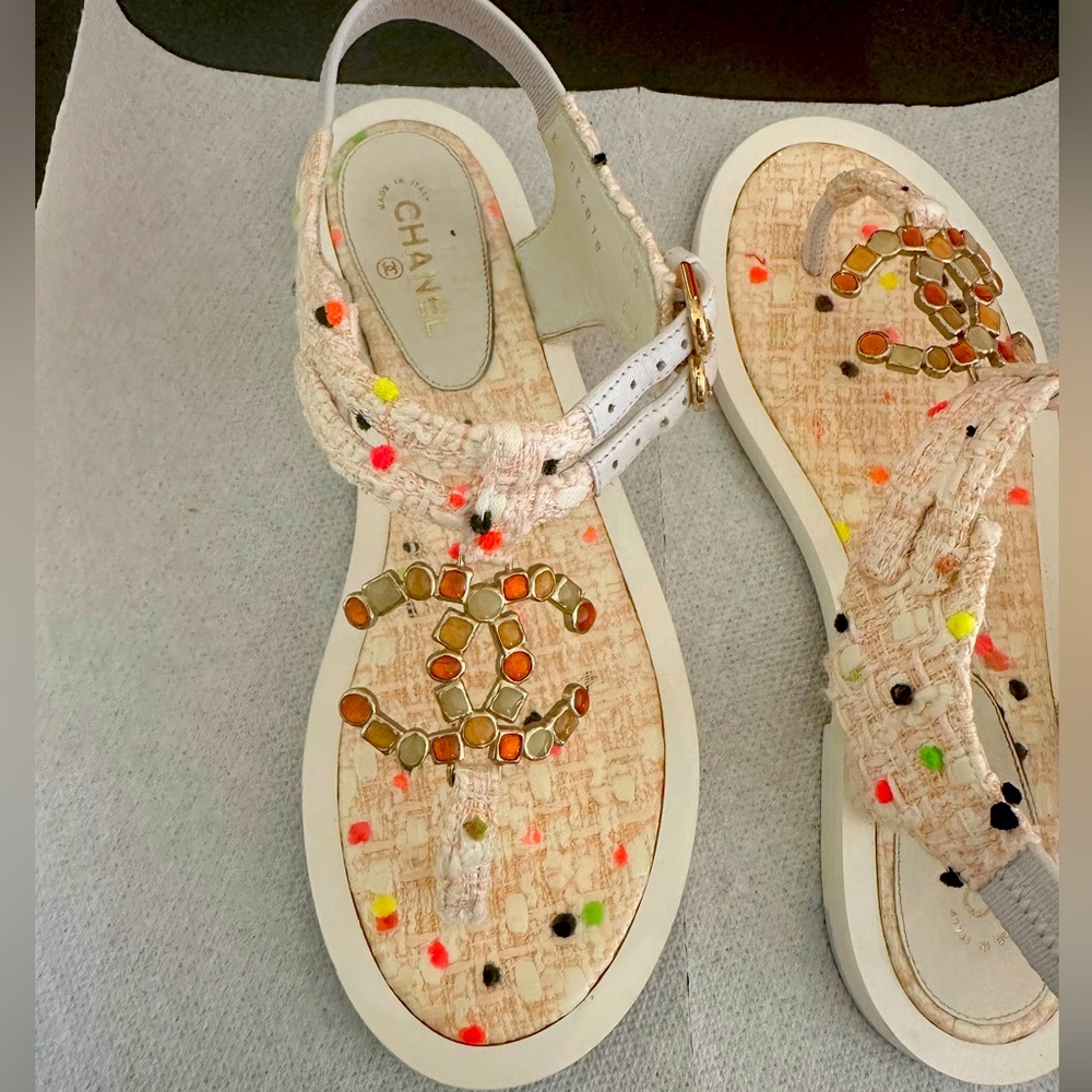 Chanel sandal very good condition i only use it ones size 7